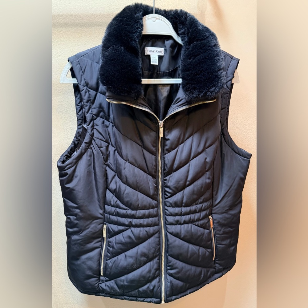 Calvin Klein Black Quilted Vest with Faux Fur Collar XL